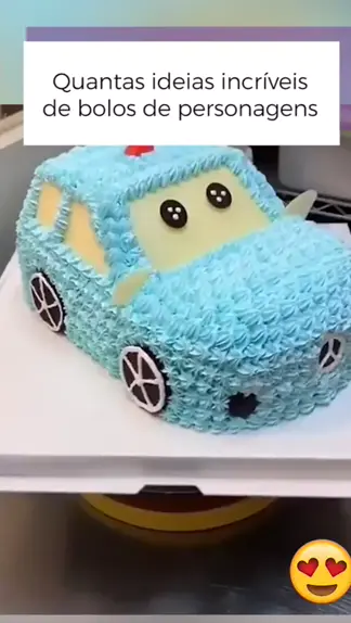 bolo com formato de carro
