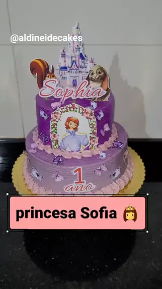 Confeitando bolo princesinha Sofia 