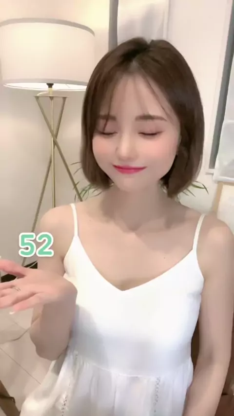 japonesa peituda novinha