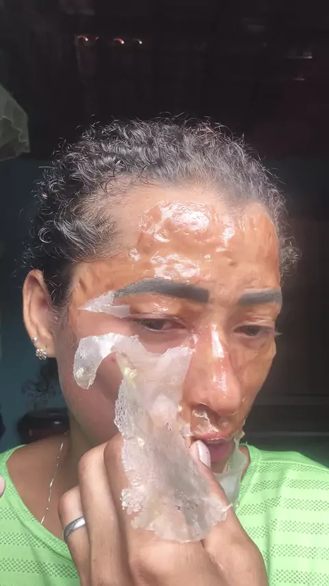 Mascara com gelatina incolor